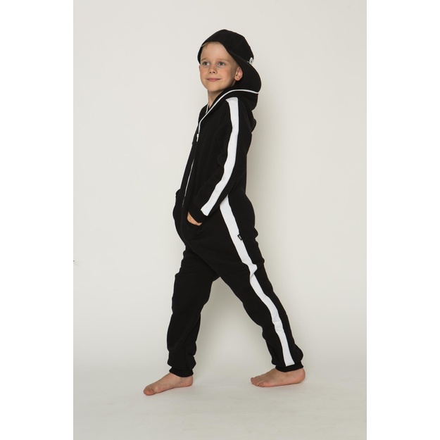Sofa Killer juodas vaiki&scaron;kas kombinezonas su baltom vertikaliom juostom