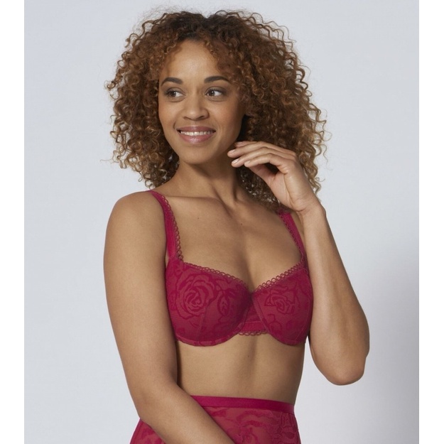 Triumph 75E dydžio raudona aksominė liemenėlė Velvet Rose Spotlight WHP