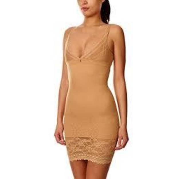 Triumph 36 ilgi rudos  spalvos koregojantis apatiniai mar&scaron;kinėliai Lace Sensation Bodydress