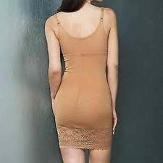 Triumph 36 ilgi rudos  spalvos koregojantis apatiniai mar&scaron;kinėliai Lace Sensation Bodydress