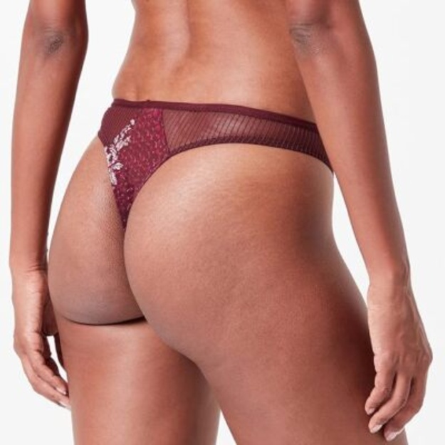 Triumph gėleti 36(S) ir 38 (M) dydžio stringai Lavish Spotlight High Waist String