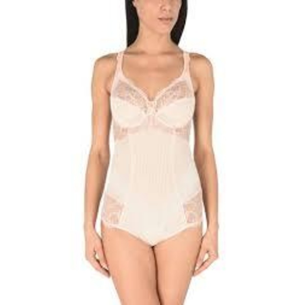 Triumph  &scaron;velniai rausvos spalvos su nerinias koreguojantis  triko Florale BS